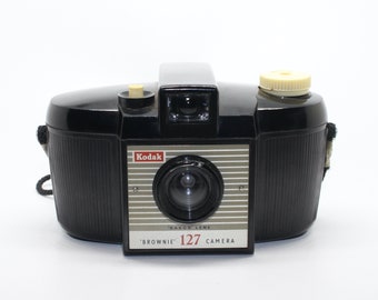 Kodak Brownie 127 Film Bakelite Camera with case – Classic snapshot from the 1950’s - Very good condition and tested