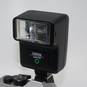 Sunpak Auto118 Flash Unit: Vintage Camera Hot-Shoe, with Box