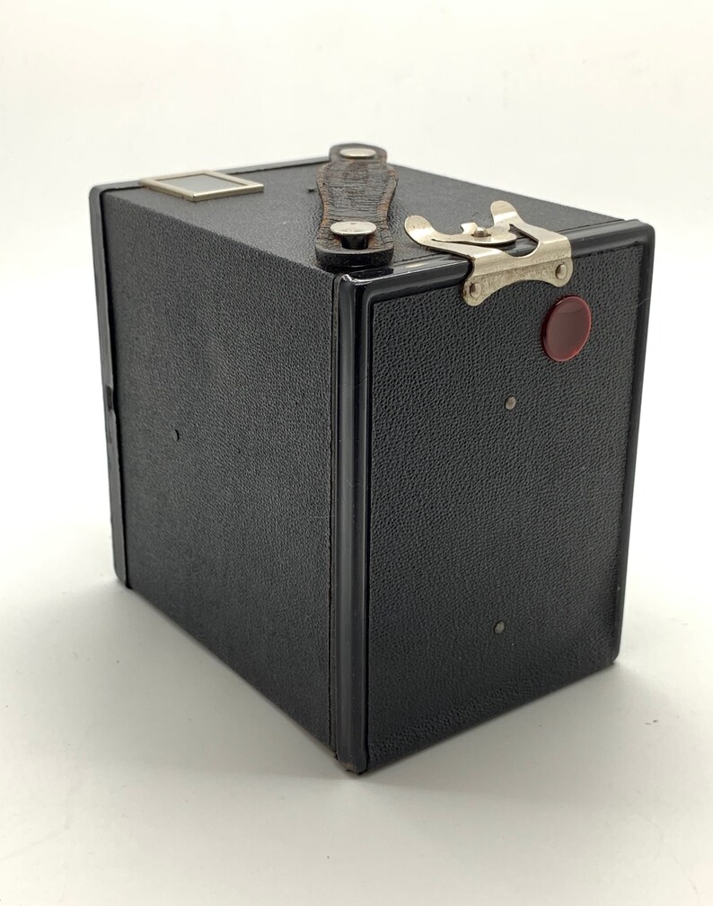 Very Good condition and tested c.1936 Kodak Six-20 Brownie Junior Box Camera