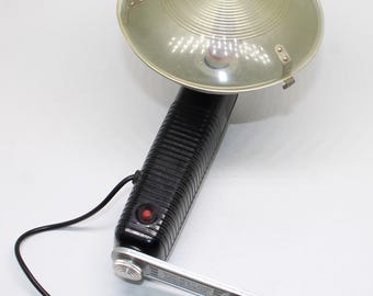 1957 Kodak Flasholder Model II with box, camera-bracket and 8 unused flash bulbs