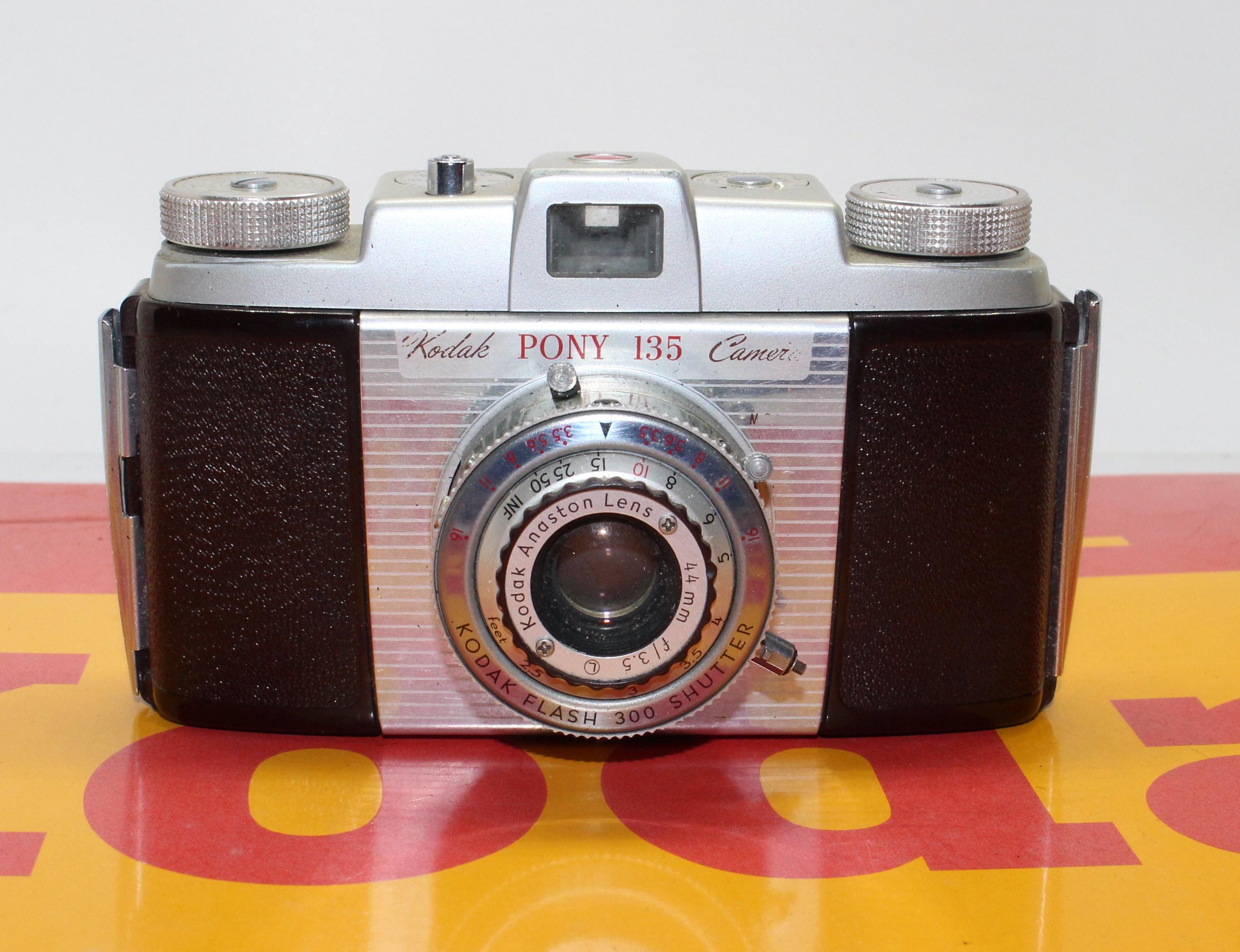 ヴィンテージ コダック ポニー 135 モデル C: 35 mm フィルム カメラ