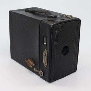 Appareil photo canadien Kodak Brownie n° 2A, modèle B - pellicule 116 - format moyen/carte postale env. 1920 - Très bon état