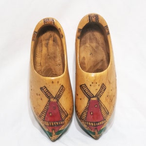 Wooden Shoes Name Carlton Carved Holland Michigan Painted Windmill Vintage 12&quot;