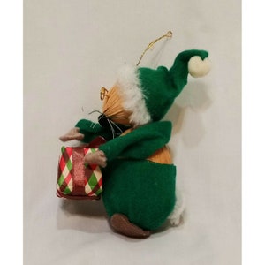 Corn Husk Mouse Christmas Ornament 4" Holding Present Green