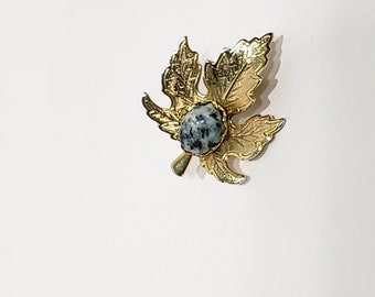 Broche feuille avec pierre dorée 2,5 cm vintage en métal