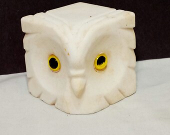 Salt Stone Vintage White Owl Head Square 2" Yellow Eyes Bird Figura decorativa