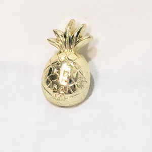 Ananas med symbol på 2,5 cm kavajnål i guldfärgad