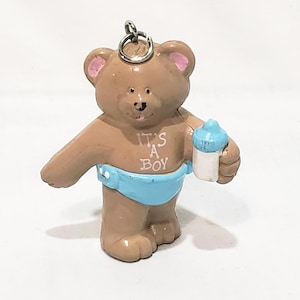 Ours en peluche bébé c&#39;est un garçon ornement porte-clés vintage Papel Freelance 2&quot; marron