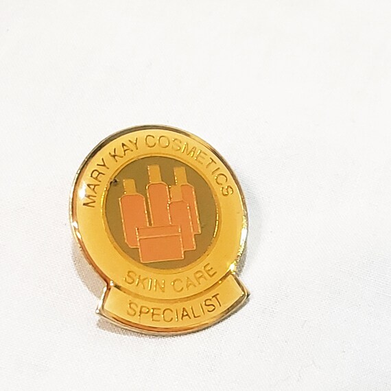 Mary Kay Cosmetics Skin Care Specialists Lapel Hat Pin 1" Cream Gold tone