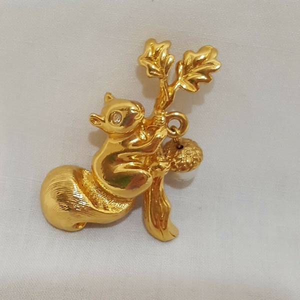 Vintage Squirrel Acorn Lepel Pin Brooch Rhinestone Gold Tone Avon  1.5" Animal