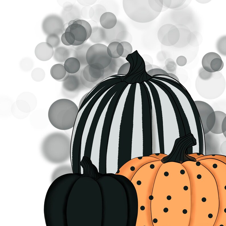 Puede incluir: Ilustraci&oacute;n de tres calabazas con tallos negros. Una calabaza es negra, otra naranja con lunares negros, y la m&aacute;s grande es blanca con rayas negras. El fondo presenta un bokeh gris y blanco.