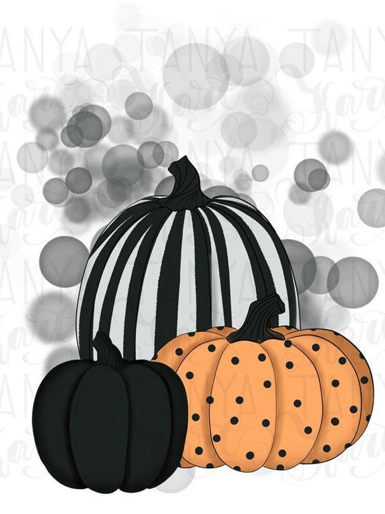 Puede incluir: Ilustraci&oacute;n de tres calabazas. La m&aacute;s grande tiene rayas blancas y negras. La calabaza del medio es naranja con lunares negros. La calabaza m&aacute;s peque&ntilde;a es negra. El fondo tiene c&iacute;rculos grises.