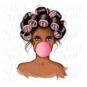 Può includere: Un'illustrazione digitale di una donna con la pelle marrone scuro, che indossa bigodini rosa e soffia una bolla rosa. I suoi occhi sono chiusi e lei sorride.