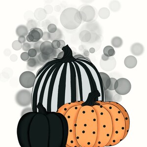 Puede incluir: Ilustraci&oacute;n de tres calabazas. La m&aacute;s grande es a rayas blancas y negras. La calabaza del medio es naranja con lunares negros. La m&aacute;s peque&ntilde;a es negra lisa. El fondo tiene c&iacute;rculos grises.