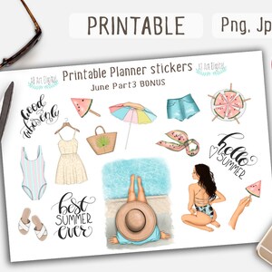 K&ouml;nnte beinhalten: Druckbare Planer-Aufkleber mit Sommerthema. Die Aufkleber zeigen Illustrationen eines Badeanzugs, eines Kleides, einer Strohtasche, einer Wassermelone, eines Sonnenschirms, einer Jeans-Shorts, einer Frau im Badeanzug, einer Frau mit Hut und Text, der "good vibes only", "best summer ever" und "hello summer" lautet.