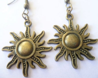 Sun earrings,sun jewellery,wiccan jewelry,celestial,pagan jewelry,gift,handmade,sun charm,dropper earrings,bronze earrings,simple jewelry