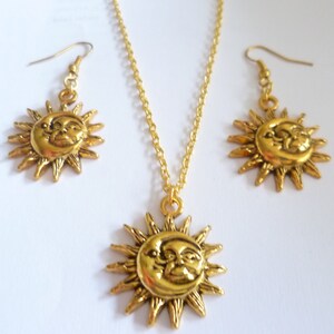 Halsband och örhängen i guld med sol och måne: Himmelska smycken bild 3