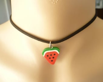 Watermeloenchoker, chokerketting, zwarte choker, zomersieraden, cadeau voor haar, fruitsieraden, Britse winkel, fruithanger, festival, voedselsieraden,