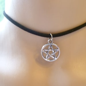 Pentagram choker,black choker,choker necklace,pentacle jewelry,witch,wiccan jewelry, pagan, silver,charm,gift, suede choker,small pendant
