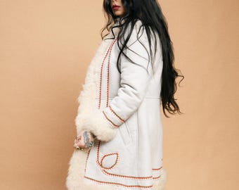 Abrigo afgano vintage, años 60 y 70, de piel de oveja bordada, estilo hippie bohemio, de Penny Lane, para festivales, de piel auténtica.