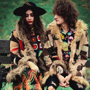 Veste patchwork en cuir suédé vintage Stevie Nicks des années 70, garniture colorée en fausse fourrure, manteau afghan Penny Lane festival hippie color block, taille S
