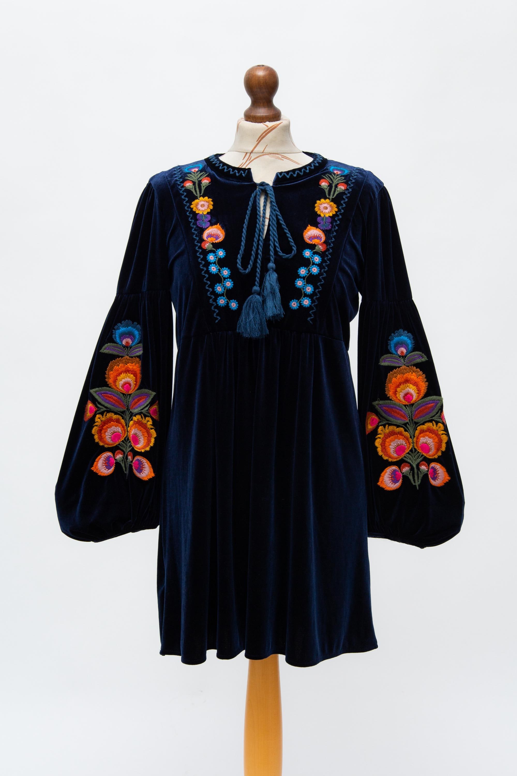 Velvet Fantasy Dress With Huge Balloon Sleeves and Intricate Floral  Embroidery. 70s Hippie Boho Festival Long Sleeve Velvet Dress (size S) -  Etsy UK
