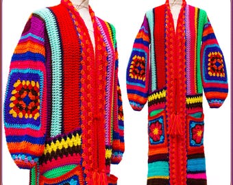 Fantaisie arc-en-ciel... Manteau magique au crochet tricoté à la main avec des carrés de grand-mère multicolores. Véritable manteau hippie psychédélique coloré fait main avec amour.