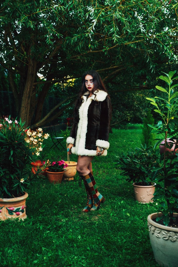 Vintage 1960s natural shearling sheepskin coat retro fur trim bohemian hippie mod jacket, Size S/M