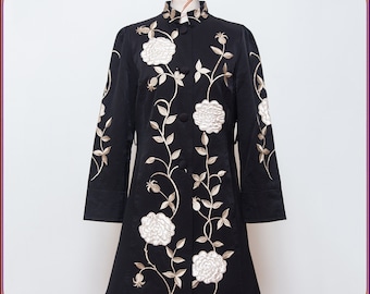 Beautiful & rare 1970s style floral embroidered coat. Unique embroidered art to wear. Size M