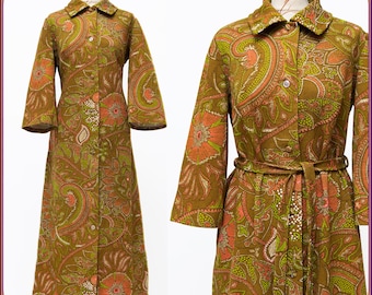 Vintage 1970s colorful psychedelic long jacket dress. Vintage psych mod 70s robe. 70s house coat.  Size MEDIUM