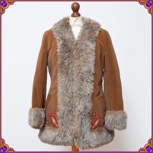 Vintage 60s 70s style woodstock faux shearling and fake leather afghan coat. Folk embroidered Penny Lane Hippy Hippie Boho. Size S/M