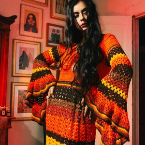 Spectacular 1970s crochet maxi dress. 100% handmade dress. 70s bell sleeve crochet maxi dress. 60s 70s psychedelic hippie dress. Size MEDIUM