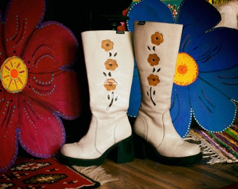 Super cute & super groovy 1960's style psychedelic boots. Flower Power leather booties. EU 36. Made in Spain