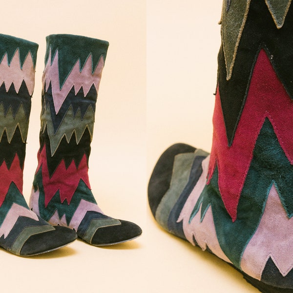 SUPER INCREDIBLE 70s inspired colorful suede leather zig-zak boots. So unique!!