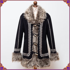 Lovely 70s afghan inspired embroidered vegan coat. Penny Lane coat. Faux fur embroidered coat. Daisy Jones afghan coat. Size LARGE