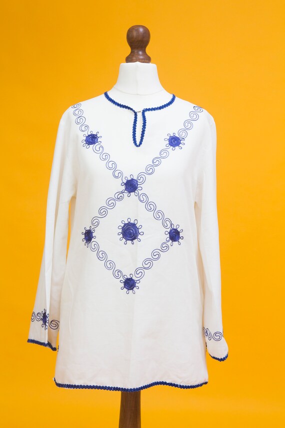 Beautiful 1970s vintage hippie hand embroidered t… - image 2