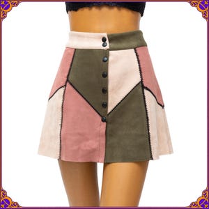 Vintage jaren 70 supergroovy patchwork nepsuède rok. Handgemaakte jaren 70 kleurrijke patchwork rok in jaren 70-stijl. Veelkleurige mod-rok. Maat M