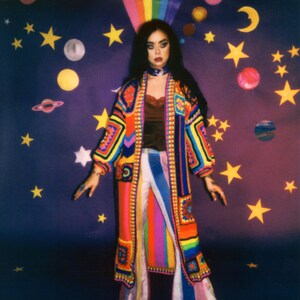 Helle Boho-Strickjacke für den Frühling Regenbogen häkeln Zick-Zack Patchwork-Pullover psychedelische skurrile Strickkleidung. Freie Größe Bild 5