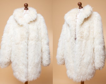 ABSOLUTELY LUXURIOUS vintage 1970s mongolian tibetan sheep fur coat with long and curly hair. STUDIO 54 vibes!