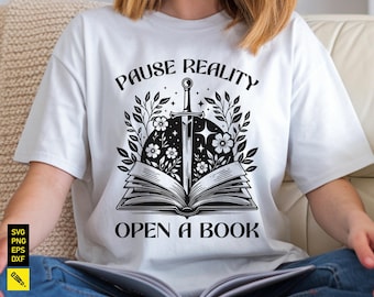Regalo para amantes de los libros SVG Pausa la realidad Abrir un libro, Lectura Svg, Libro abierto Svg, Floral Svg, Bookish Svg, Romantasy Clipart, Regalos para ratones de biblioteca Png