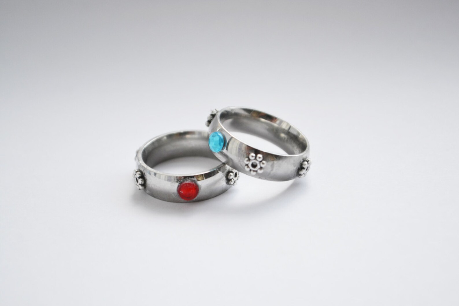 Кольцо из ходячего замка. Кольцо софи из ходячего замка хаула. Ходячий замок хаула серьги. Хаул ходячий замок сережки. Кольцо из ходячего замка.