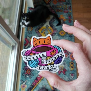 Sticker chats café au crochet, crochet et chats, cadeau chat fou et fil pour dame, cadeau drôle pour crocheteuse, bas de Noël