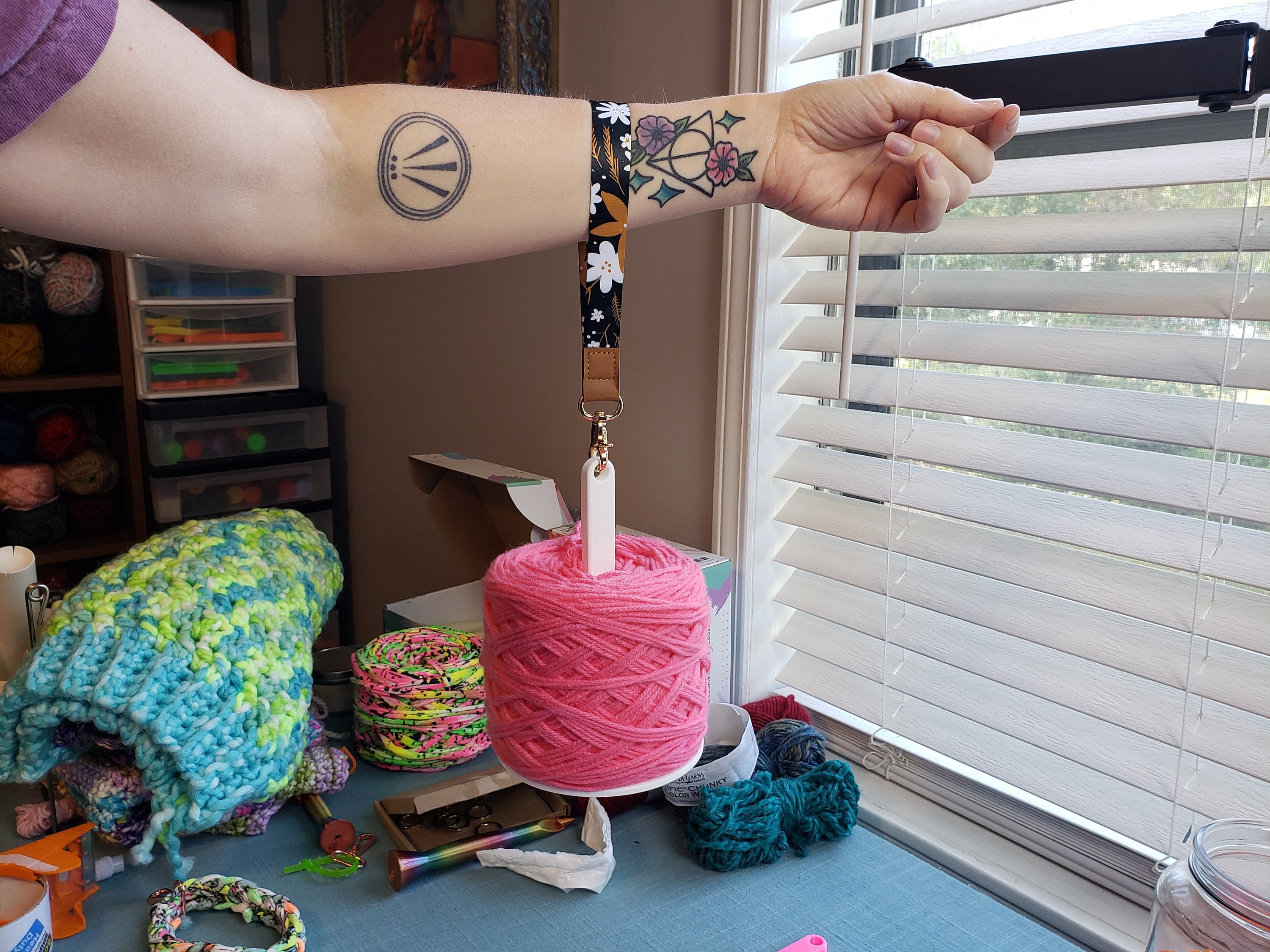 Portable Yarn Holder, Travel Wrist Hanging Yarn Cake Dispenser, Gift for Crocheter