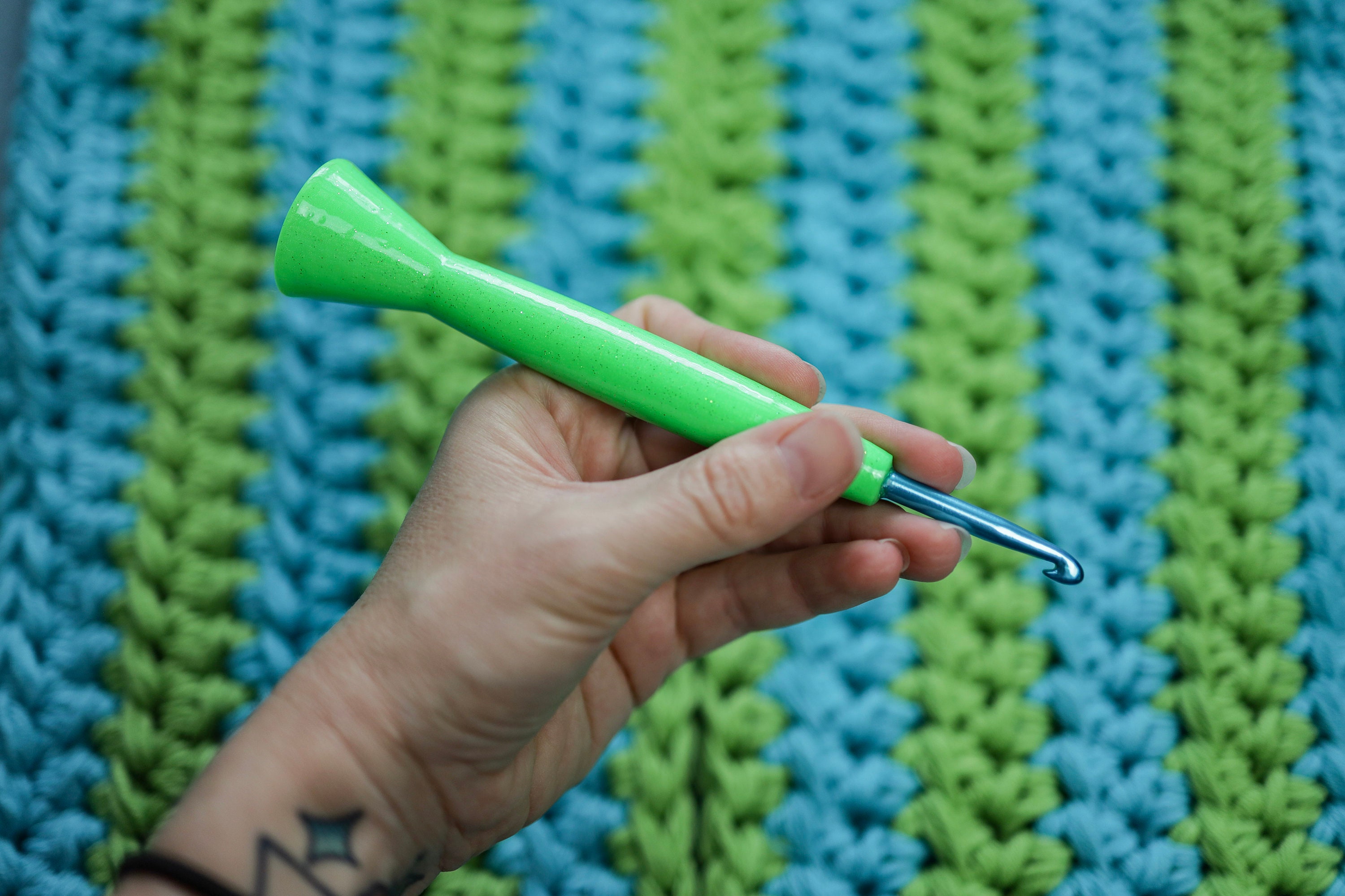 10mm Ergonomic Crochet Hook, 3D Printed Hybrid Tapered Style Metal Crochet  Hook, Neon Green Glitter Edition, Gift for Crocheter 