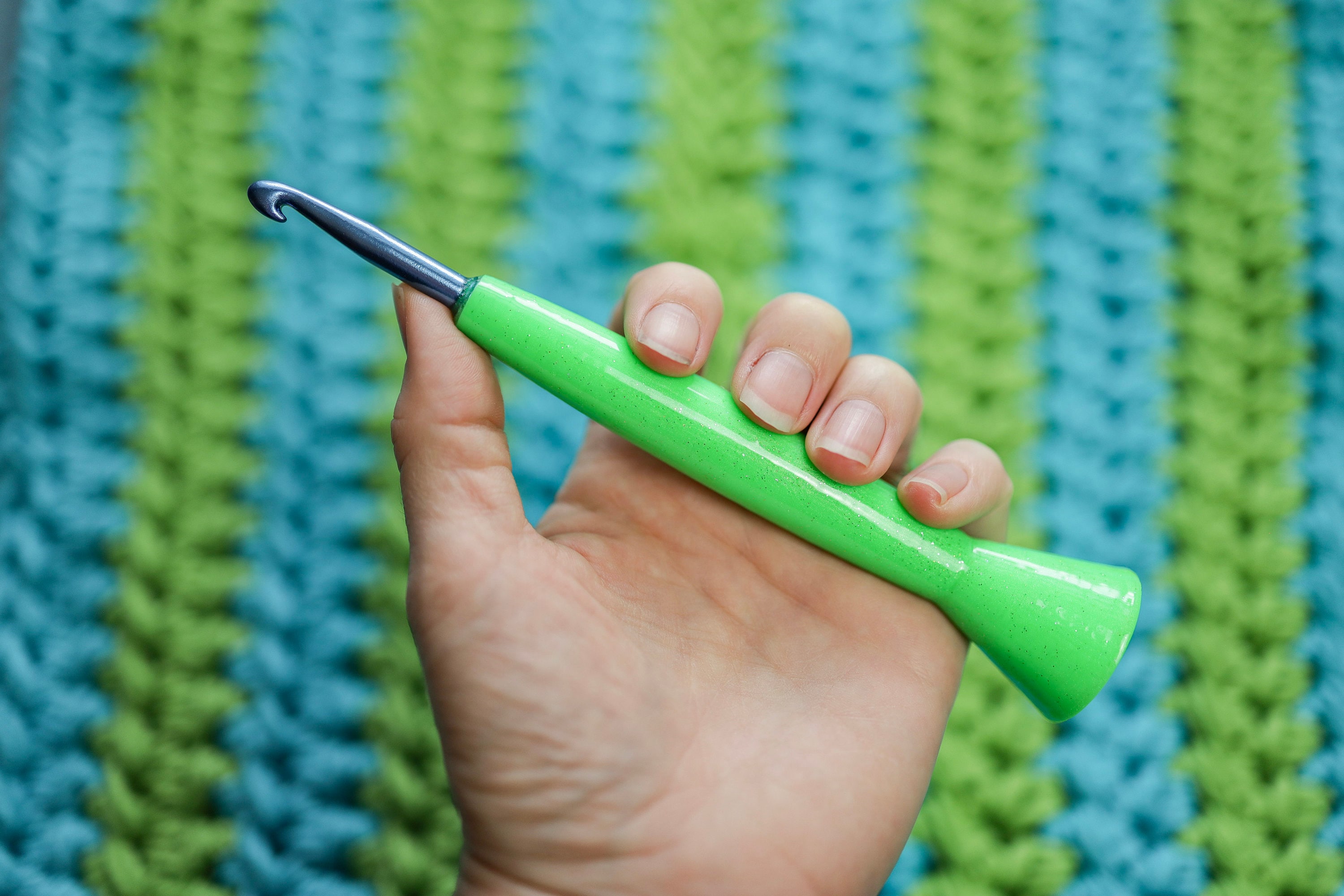 6.5mm Ergonomic Crochet Hook, 3D Printed Hybrid Tapered Style Boye Metal  Hook, Neon Green Glitter Edition, Gift for Crocheter 