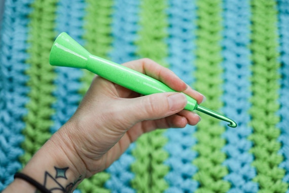 10mm Ergonomic Crochet Hook, 3D Printed Jumbo Crochet Hook, Neon Green  Sparkle Edition, Gift for Crocheter 