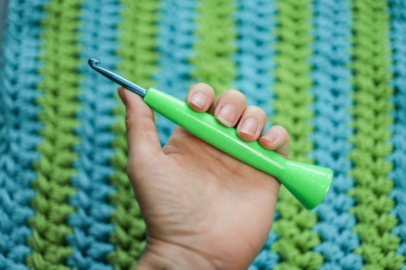 Boye Plastic Ergonomic Crochet Needle Handle, 1 Each