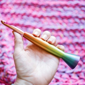 Ergonomic Rainbow Ombre Crochet Hook, 3D Printed Hybrid Crochet Hook, Tapered Style Metal Crochet Hook, Gift for crocheter 10mm Susan Bates