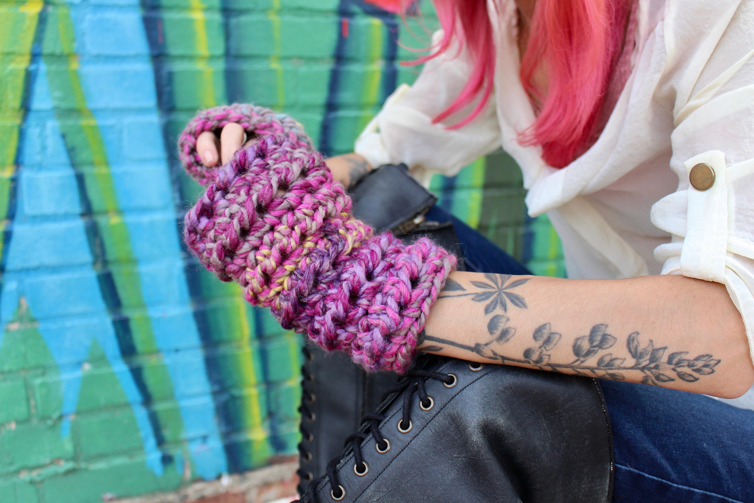 Ads-Free Chunky Knit Fingerless Gloves Pattern · Crazy Hands