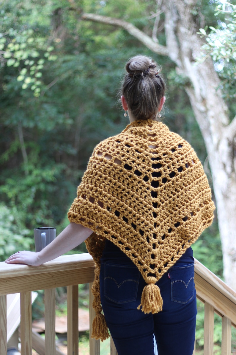 Super Chunky Triangle Wrap Crochet Pattern, Simple Oversized Meditation Wrap, Super Bulky yarn, Beginner Friendly Pattern image 7